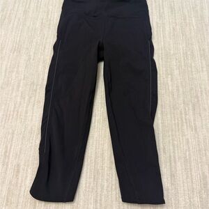 Lululemon Black Athletic Cropped Leggings, size 2